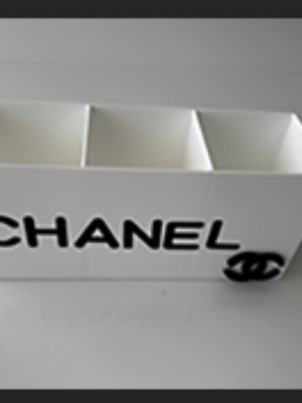 Makeup holder white with black letters